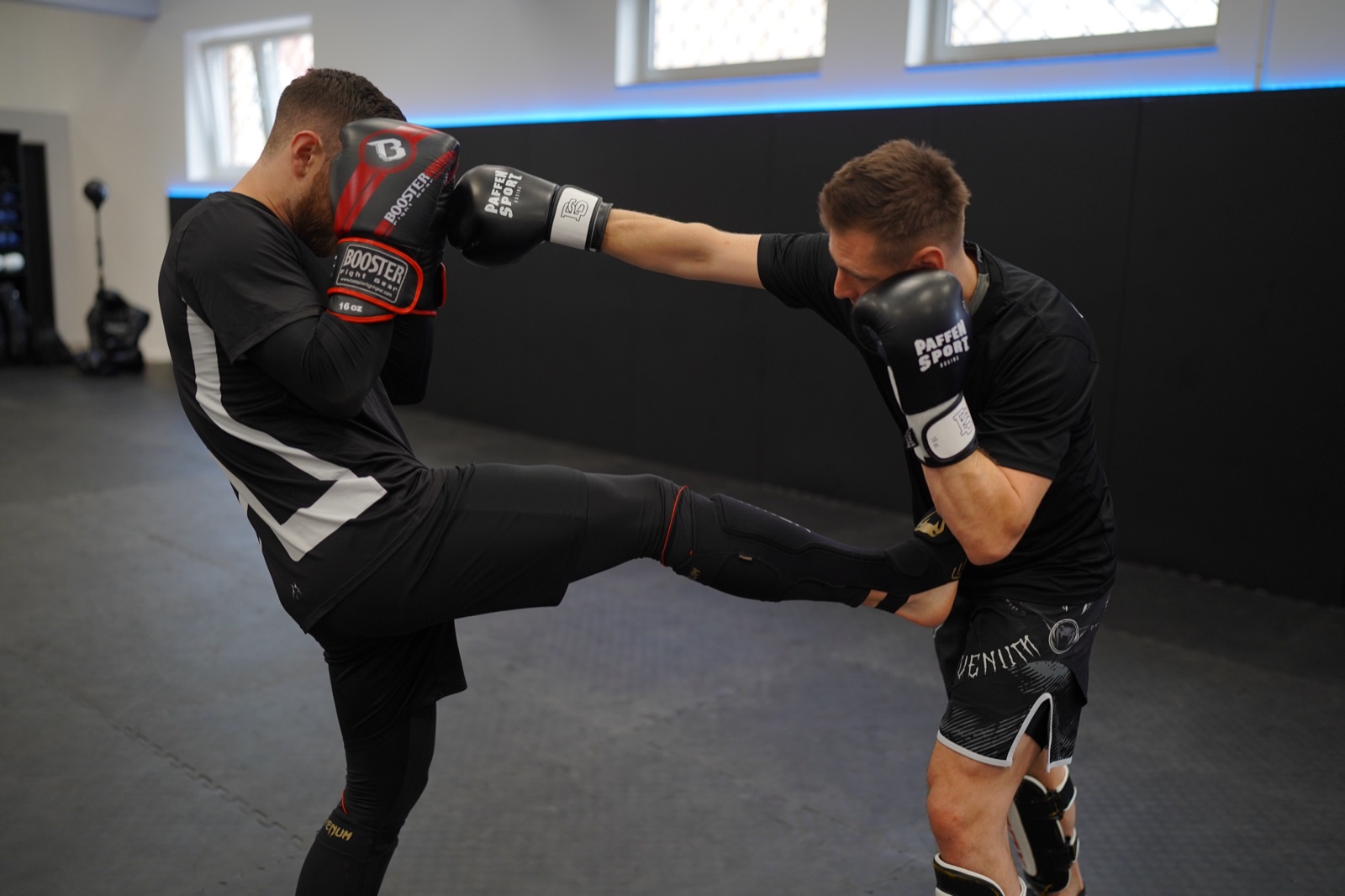 Junge Kampfsportler im Training
